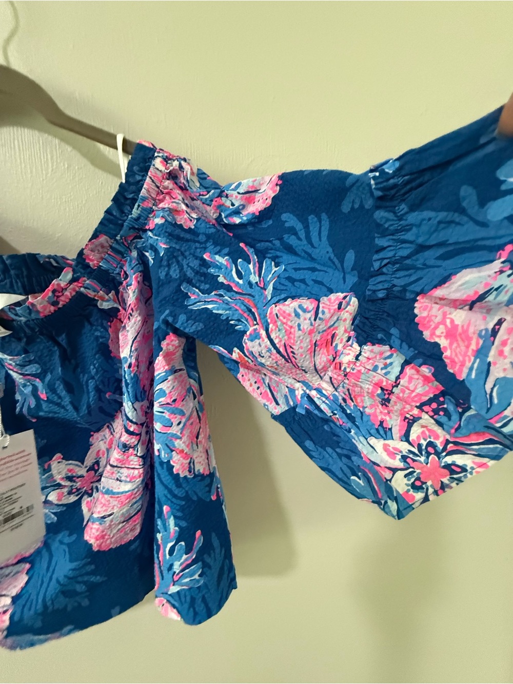 💕💕Lilly Pulitzer Blue and Pink crop top Off-Shoulder Floral - Picture 4 of 5
